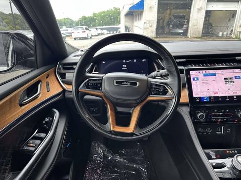 Used 2023 Jeep Grand Cherokee L Summit AWD/4WD image 12