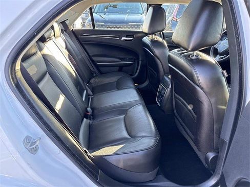 Used 2019 Chrysler 300 Limited w/ Safetytec Plus Group image 11