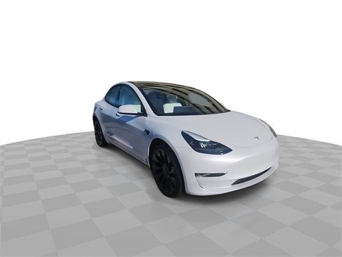 Used 2023 Tesla Model 3 Performance image 2