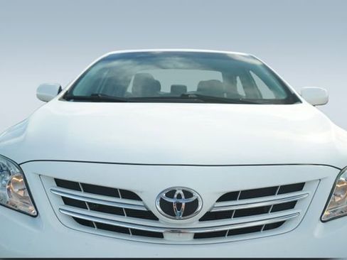 Used 2013 Toyota Corolla LE image 34