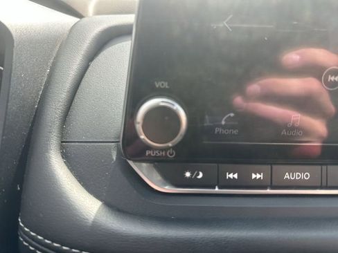 Used 2023 Nissan Rogue SV w/ SV Premium B Package image 14