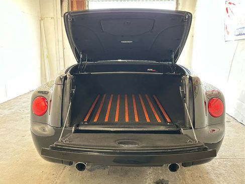 Used 2004 Chevrolet SSR w/ Preferred Equipment Group RWD image 11