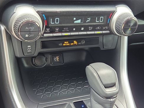 Used 2025 Toyota RAV4 XLE w/ Convenience Package AWD/4WD image 19