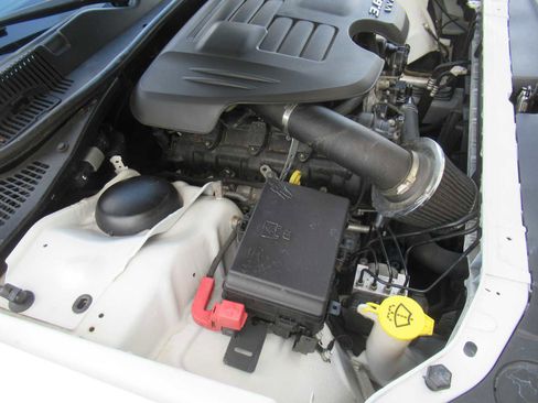 Used 2016 Dodge Challenger SXT Plus image 13