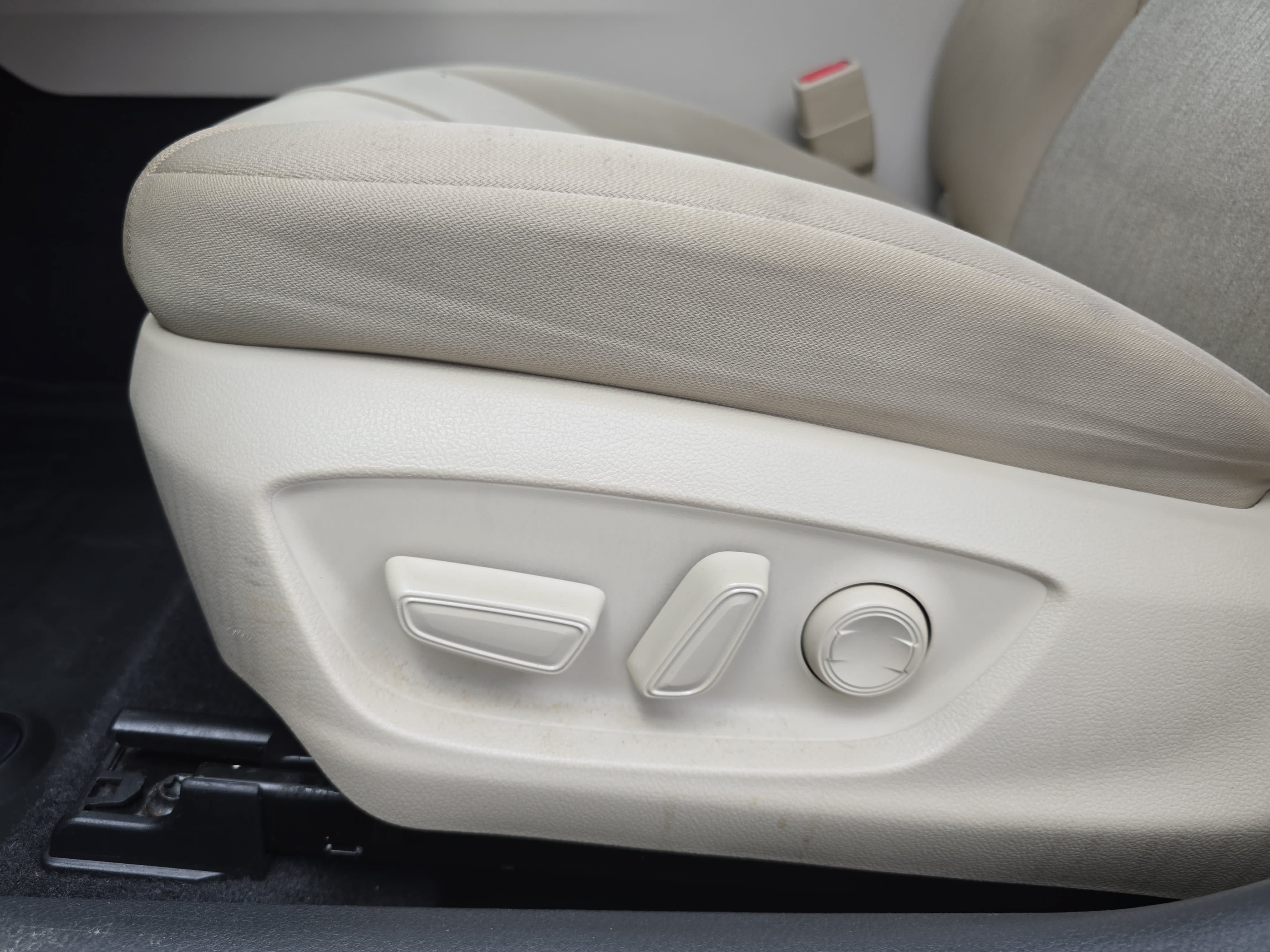 Used 2019 Toyota Camry LE FWD image 27
