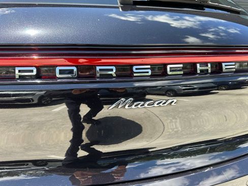 Certified 2023 Porsche Macan AWD/4WD image 14