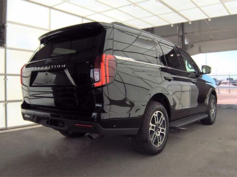 Used 2025 Ford Expedition Active AWD/4WD image 5