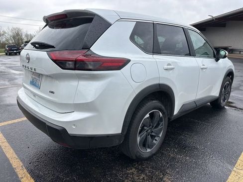 Used 2025 Nissan Rogue SV image 9