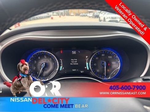 Used 2023 Chrysler Pacifica Touring-L FWD image 16