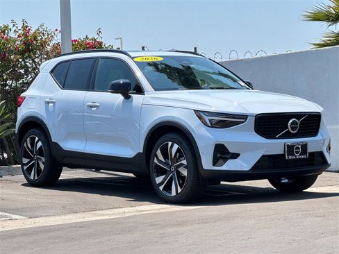 New 2026 Volvo XC40 B5 Ultra w/ Climate Package image 7