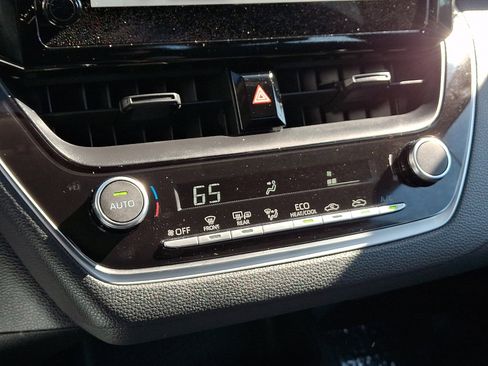 Used 2024 Toyota Corolla LE w/ LE Convenience Package image 15