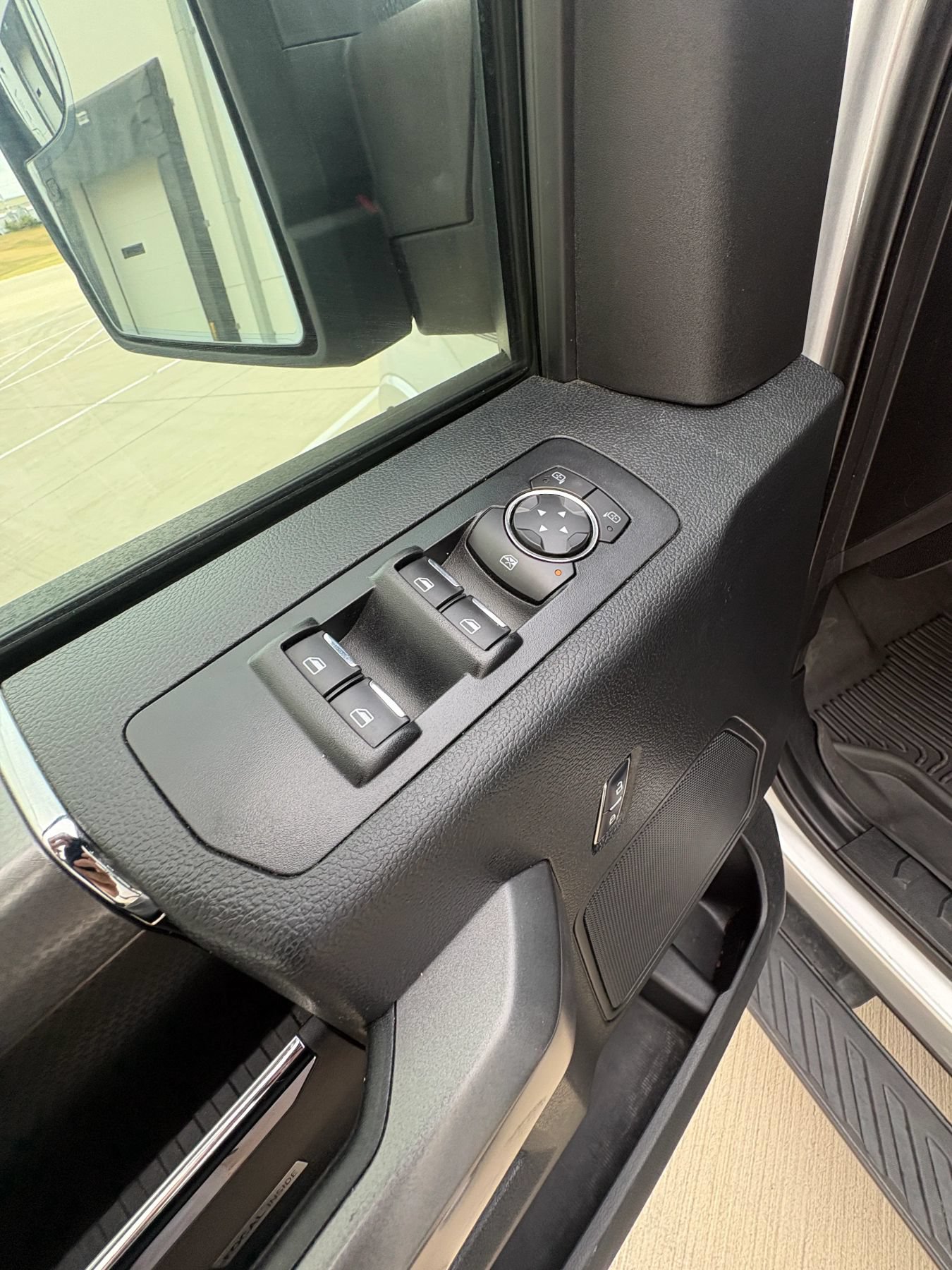 Used 2015 Ford F150 XLT w/ Equipment Group 302A Luxury RWD image 28
