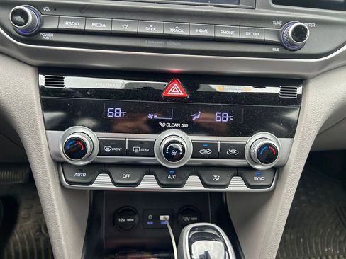 Used 2020 Hyundai Elantra SEL FWD image 11