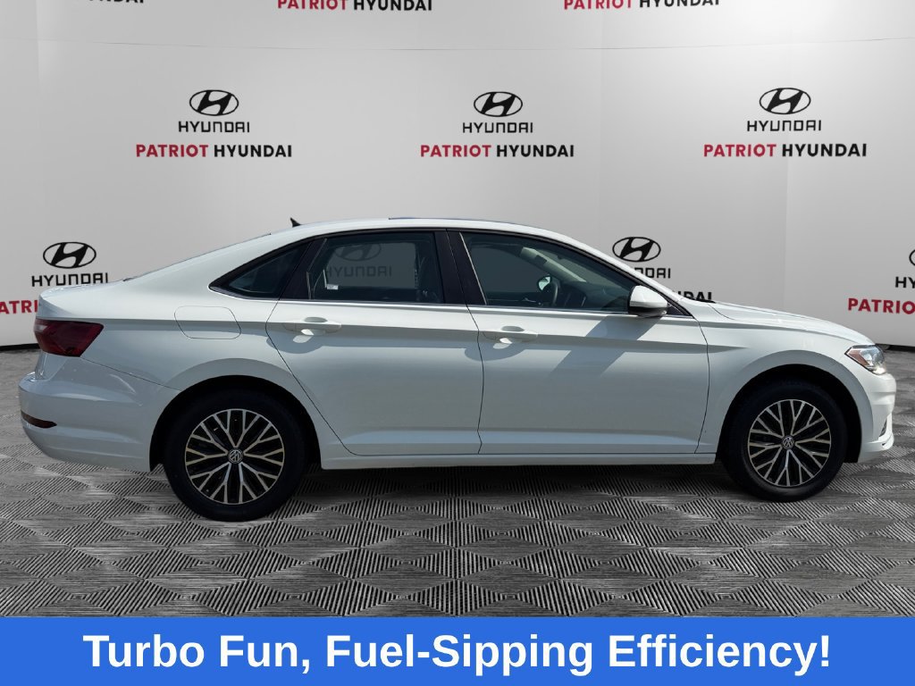 Used 2020 Volkswagen Jetta SE FWD image 2