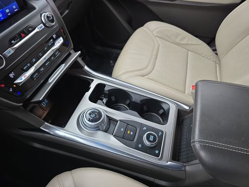 Used 2020 Ford Explorer Platinum w/ Premium Technology Package image 26