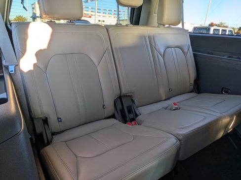 Used 2021 Ford Expedition Max Limited AWD/4WD image 13
