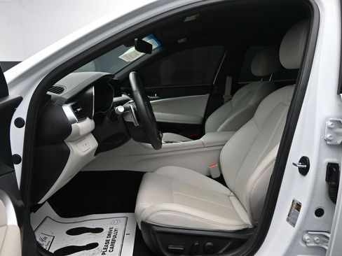 Used 2025 Genesis G70 2.5T RWD image 9