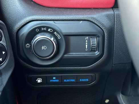 Used 2023 Jeep Wrangler Unlimited Rubicon 4xe image 31