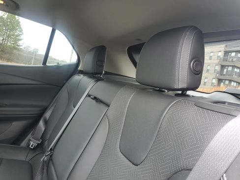 Used 2021 Buick Encore GX Essence w/ Experience Buick Package image 9