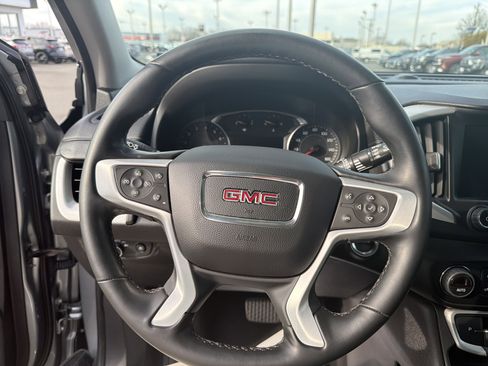 Used 2023 GMC Terrain SLT image 11