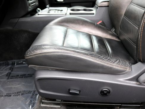 Used 2014 Dodge Challenger SXT image 29