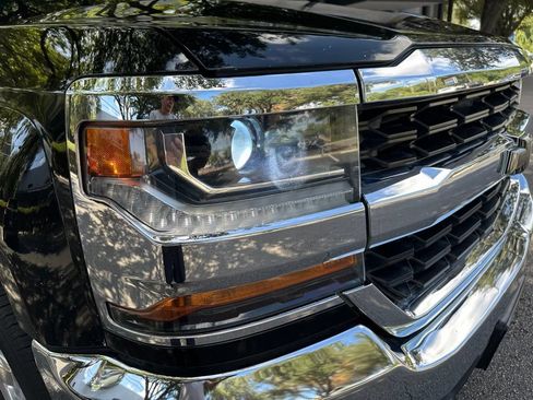 Used 2018 Chevrolet Silverado 1500 LT w/ Texas Edition RWD image 10