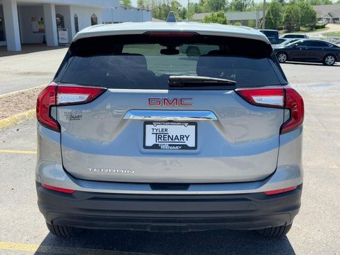 Used 2024 GMC Terrain SLE image 4