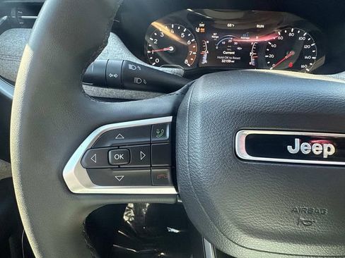 Used 2024 Jeep Compass Latitude image 30