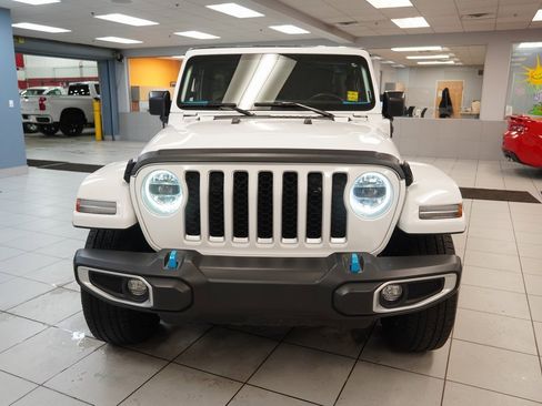 Used 2023 Jeep Wrangler Unlimited Sahara w/ Cold Weather Group image 13