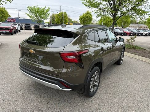 Used 2024 Chevrolet Trax LT w/ Driver Confidence Package FWD image 5