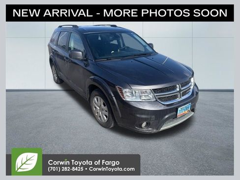 Used 2019 Dodge Journey SE image 1