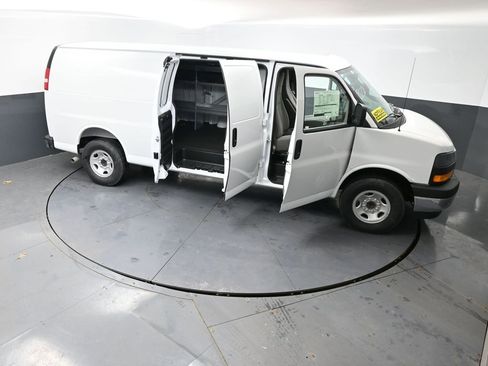 New 2026 GMC Savana 2500 Extended w/ Enhanced Convenience Package image 54