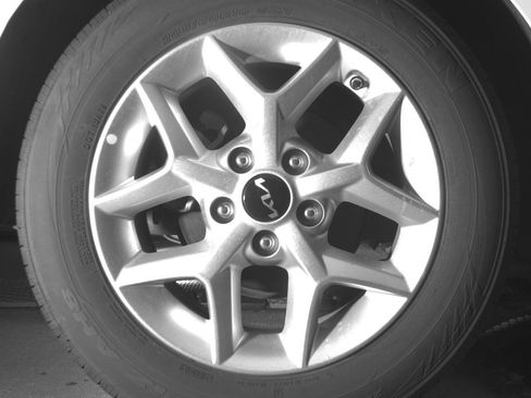 Used 2025 Kia Soul LX w/ LX Technology Package image 15