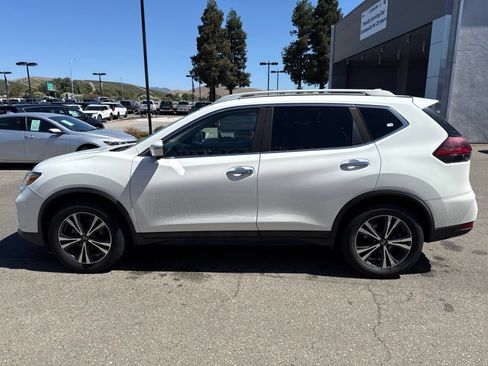 Used 2020 Nissan Rogue SV w/ Premium Package FWD image 2