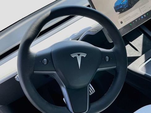 Used 2024 Tesla Model Y Performance AWD/4WD image 10
