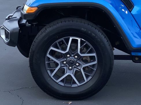 Used 2024 Jeep Wrangler Sahara image 33