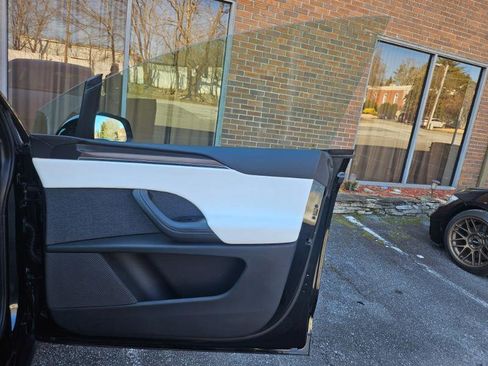 Used 2023 Tesla Model X image 59