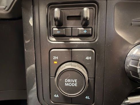 Used 2022 Ford F150 Lariat w/ Equipment Group 502A High AWD/4WD image 39