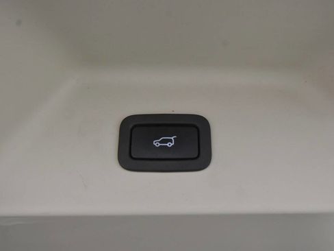 Used 2018 Land Rover Range Rover Long Wheelbase Supercharged image 39