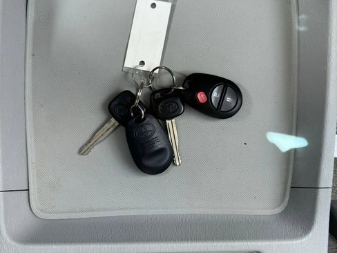 Used 2014 Toyota Sienna L FWD image 16
