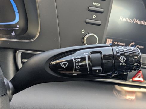 New 2025 Hyundai Elantra SE FWD image 23