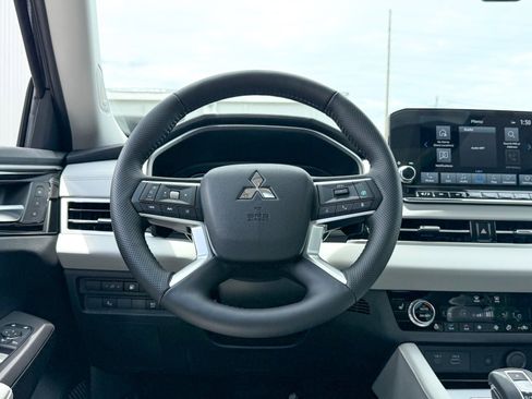 New 2025 Mitsubishi Outlander SEL image 27