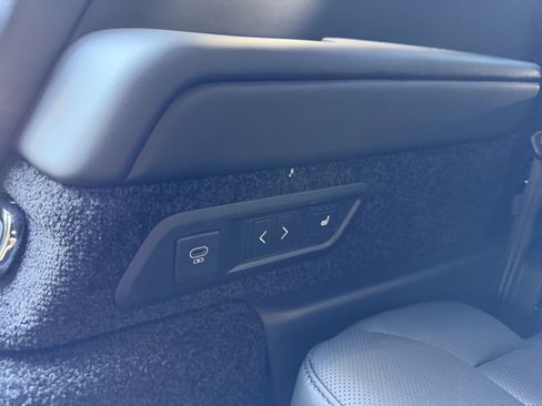 Used 2025 Land Rover Range Rover Long Wheelbase SE image 23