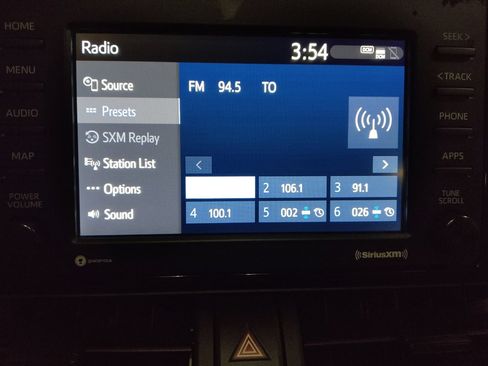 Used 2022 Toyota RAV4 LE image 25