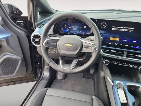 New 2026 Chevrolet Equinox EV LT image 13