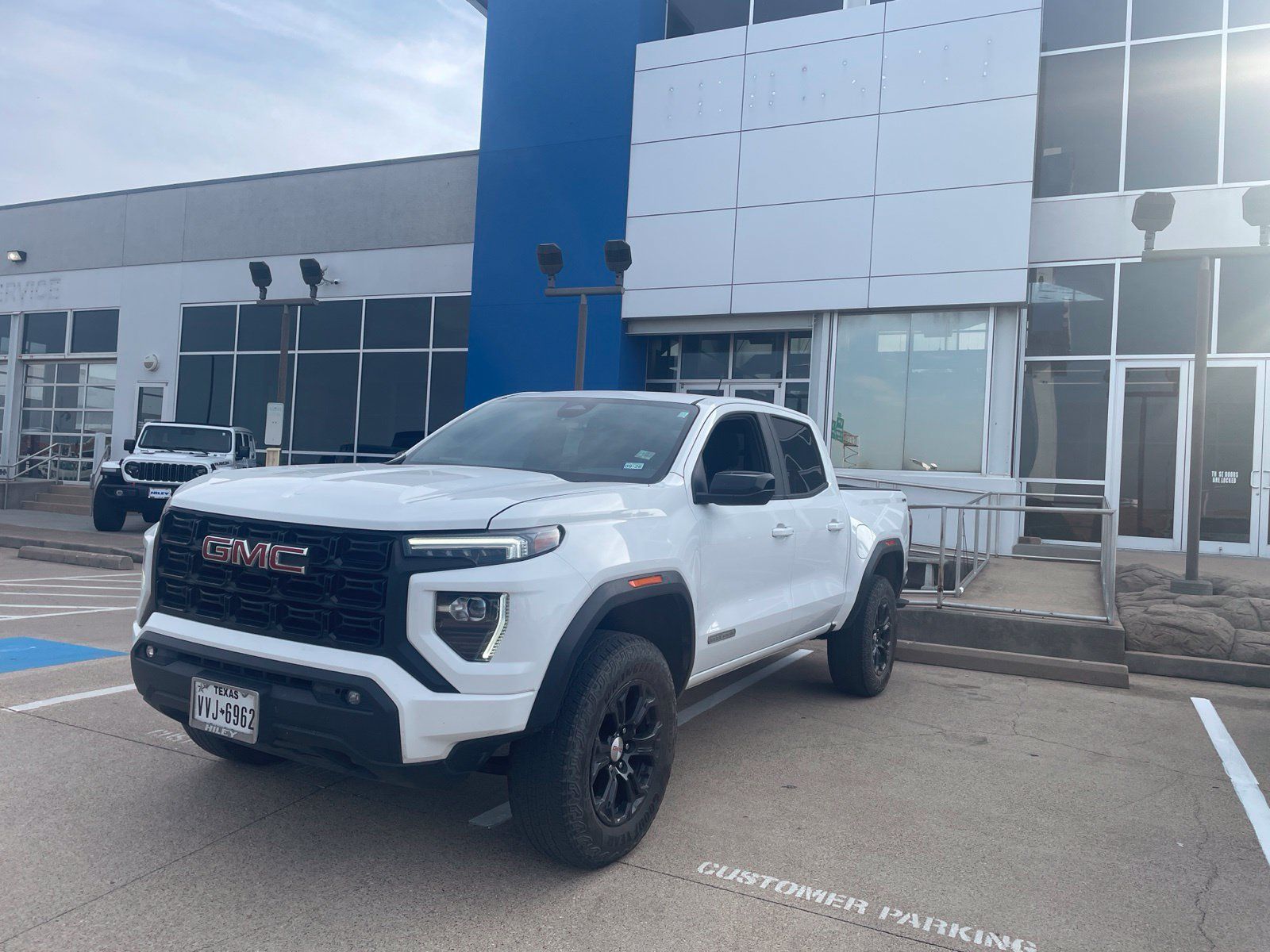 Used 2024 GMC Canyon Elevation w/ Convenience Package AWD/4WD image 2