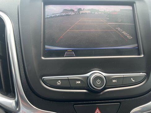 Used 2020 Chevrolet Equinox LS w/ LS Convenience Package image 16