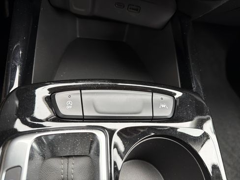 Used 2024 Chevrolet Trax LT w/ Driver Confidence Package image 21