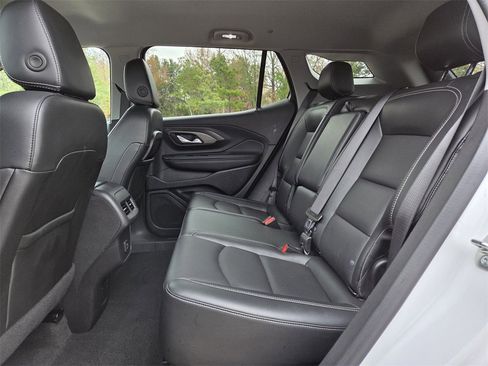 Used 2024 GMC Terrain SLT image 19