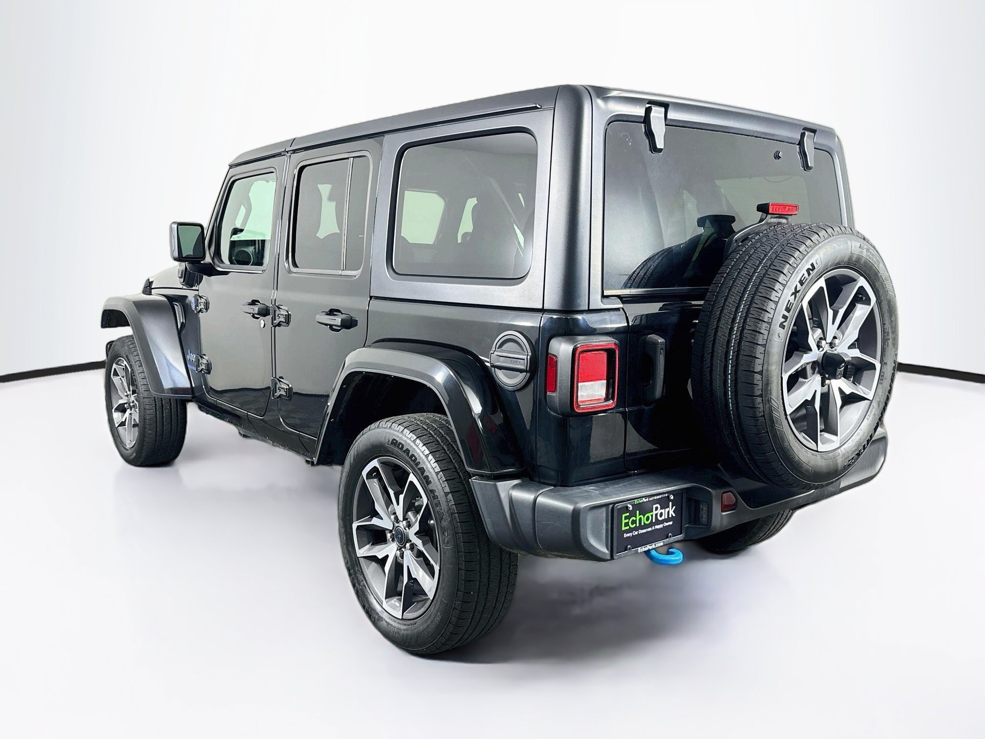 Used 2024 Jeep Wrangler Unlimited w/ Convenience Group AWD/4WD image 5